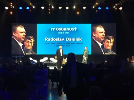 Dr. Radoslav Danilák, generálny riaditeľ spoločnosti Tachyum, získal cenu IT  osobnosť roka na spoločenskom večere IT GALA