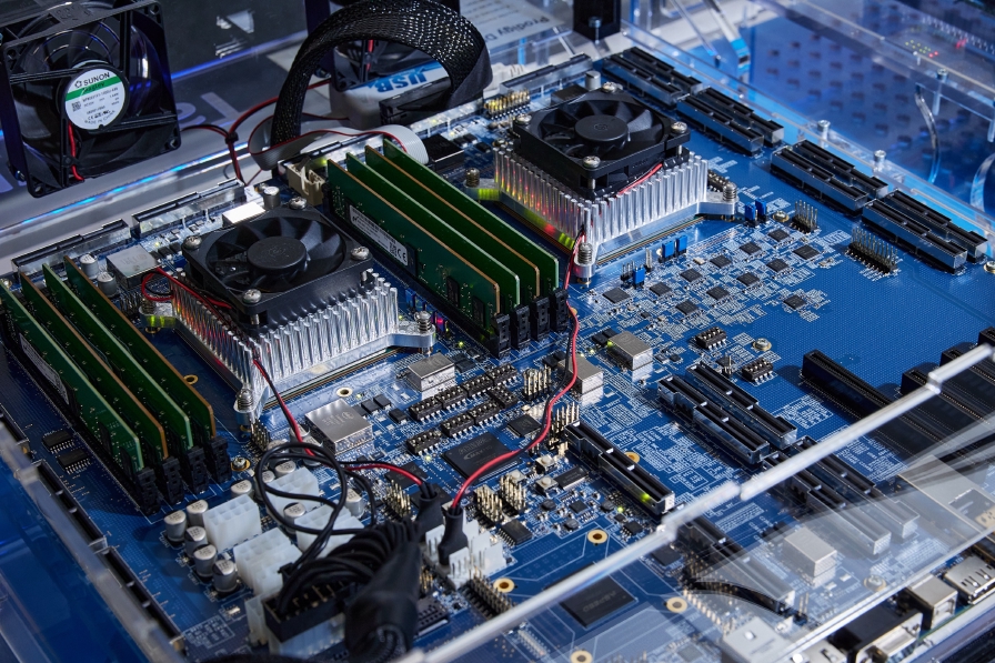 Tachyum Prodigy® Emulačný systém postavený na FPGA